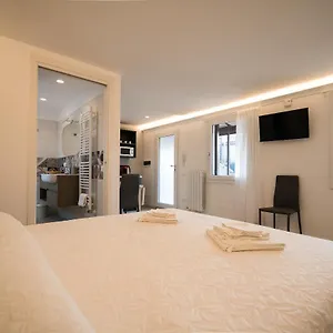 https://venetian-roof-view.hotelinveneto.com